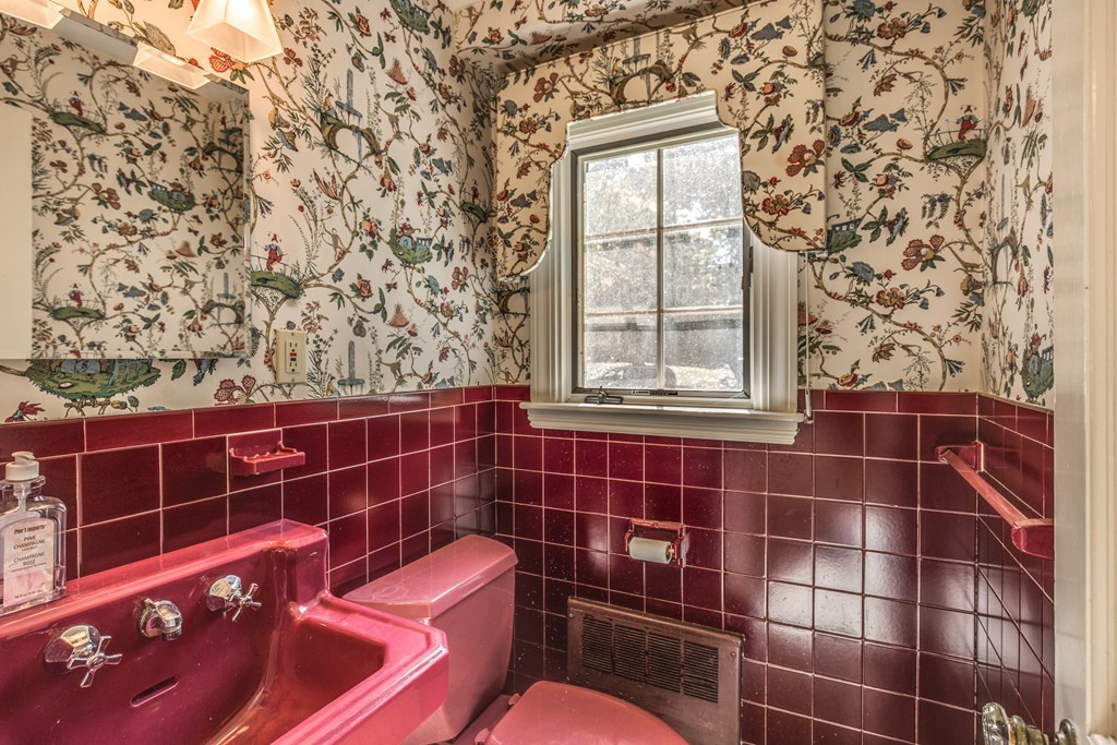 Red bathroom 